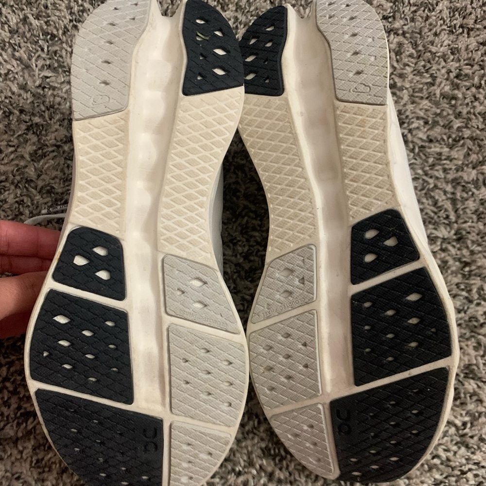 On Running Cloudsurfer 2 size 7.5 - Picture 5 of 7